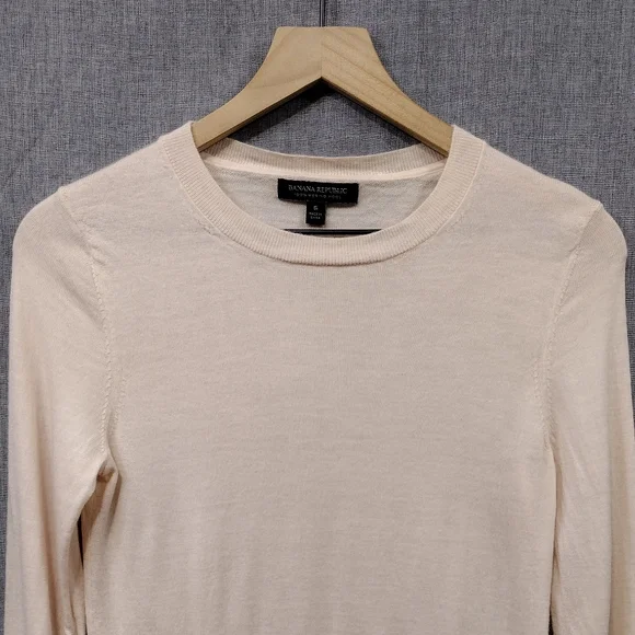 Banana Republic 100% Merino Wool Sweater Women's S Cream Casual Minimalist - Picture 3 of 9